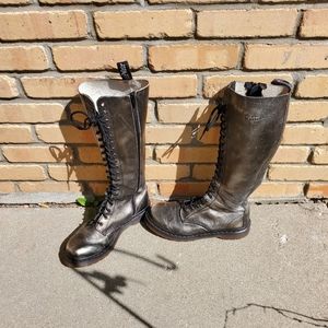 20i gunmetal gray leather DMs US9/UK7